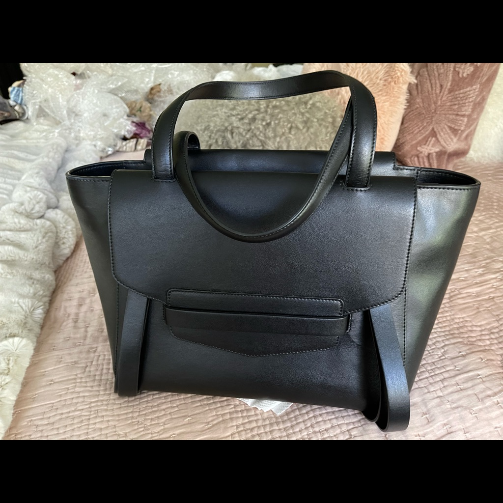 Bcbgmaxazria Nya Classic Handbag . Pure Only Black